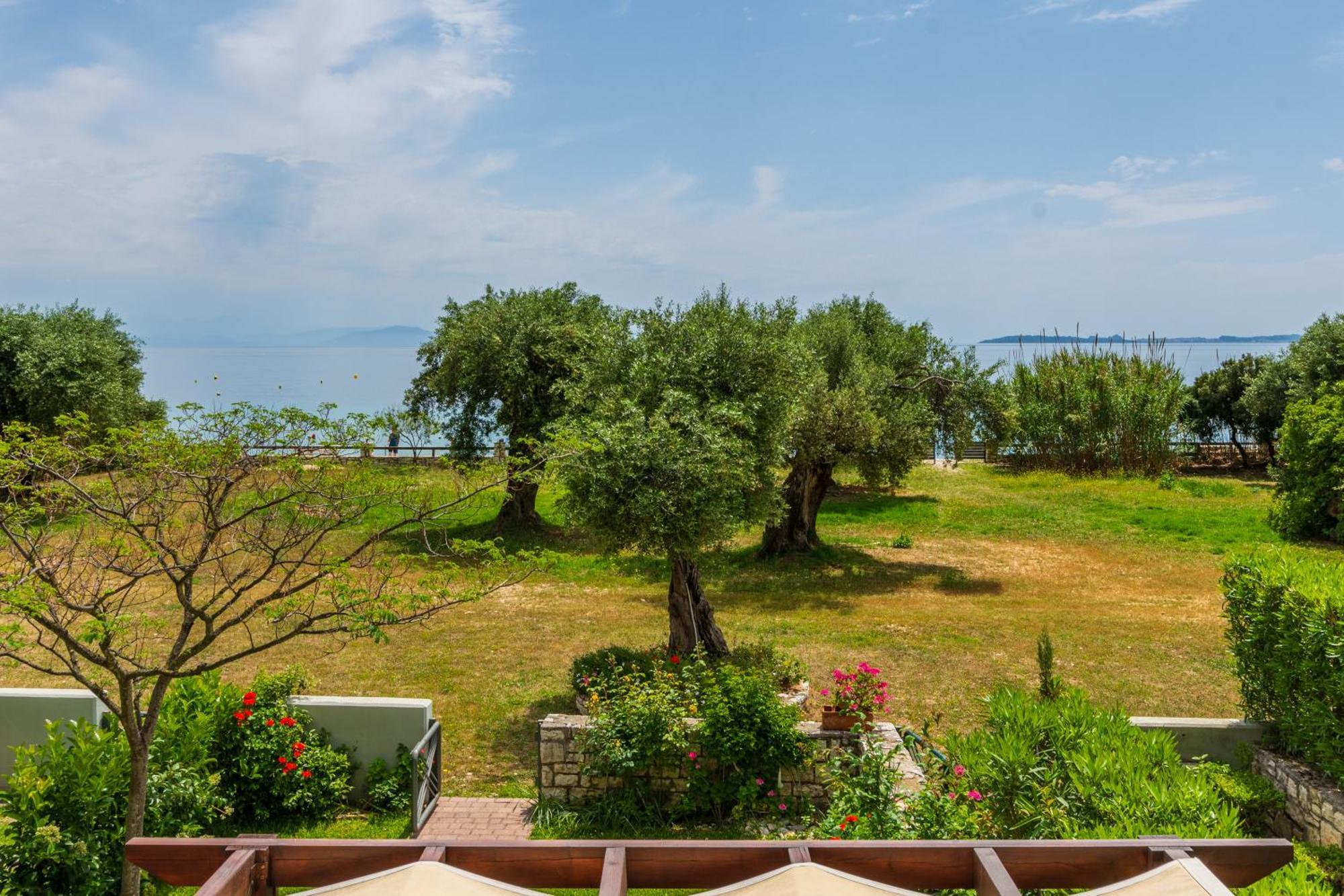 Barbati Seafront Luxury Suites Экстерьер фото